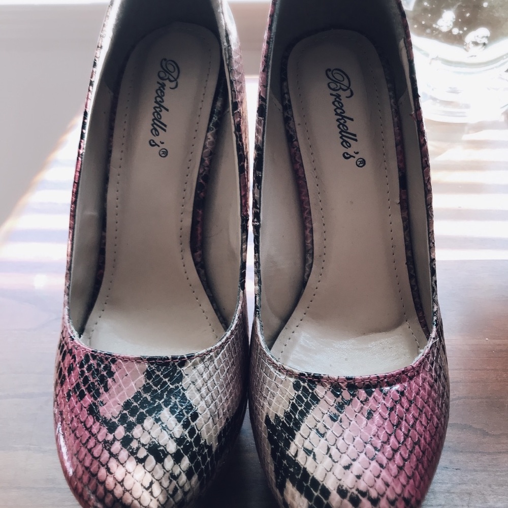 Breckelles Tan Pink Snake Heels